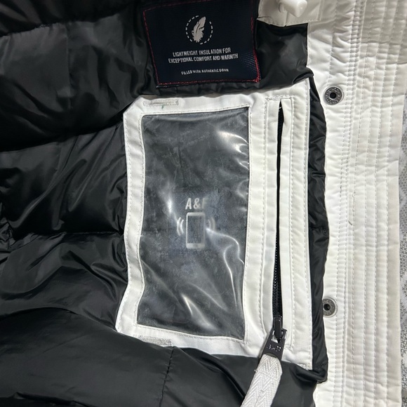 New w/tags Abercrombie and Fitch large down filled jacket - Picture 9 of 9